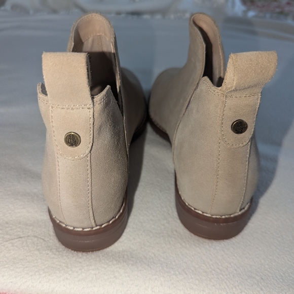 Hush Puppies tan suede booties size 7.5 - Picture 14 of 15